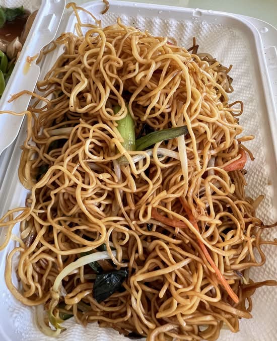 124. Bean Sprouts Fried Noodles 豉油王炒麵